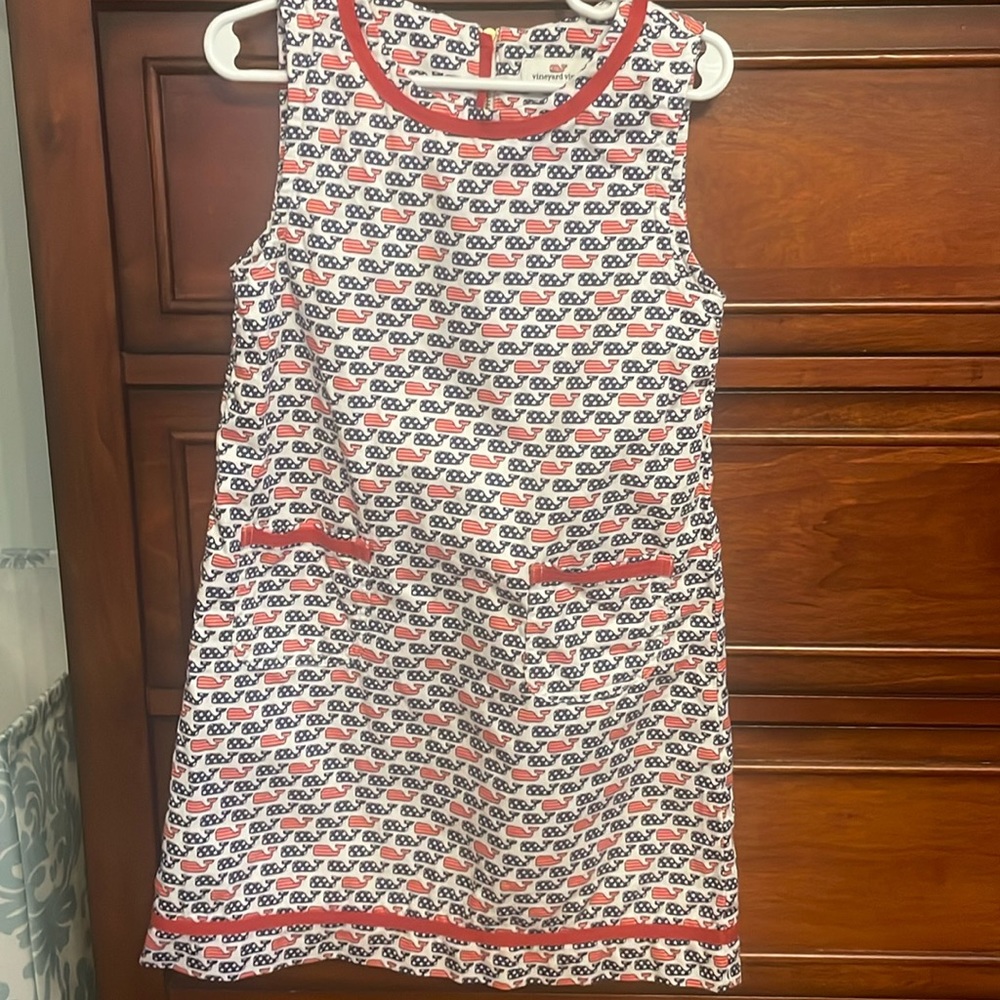 Beautiful Vineyard Vines Dress size 5. July 4th pattern.